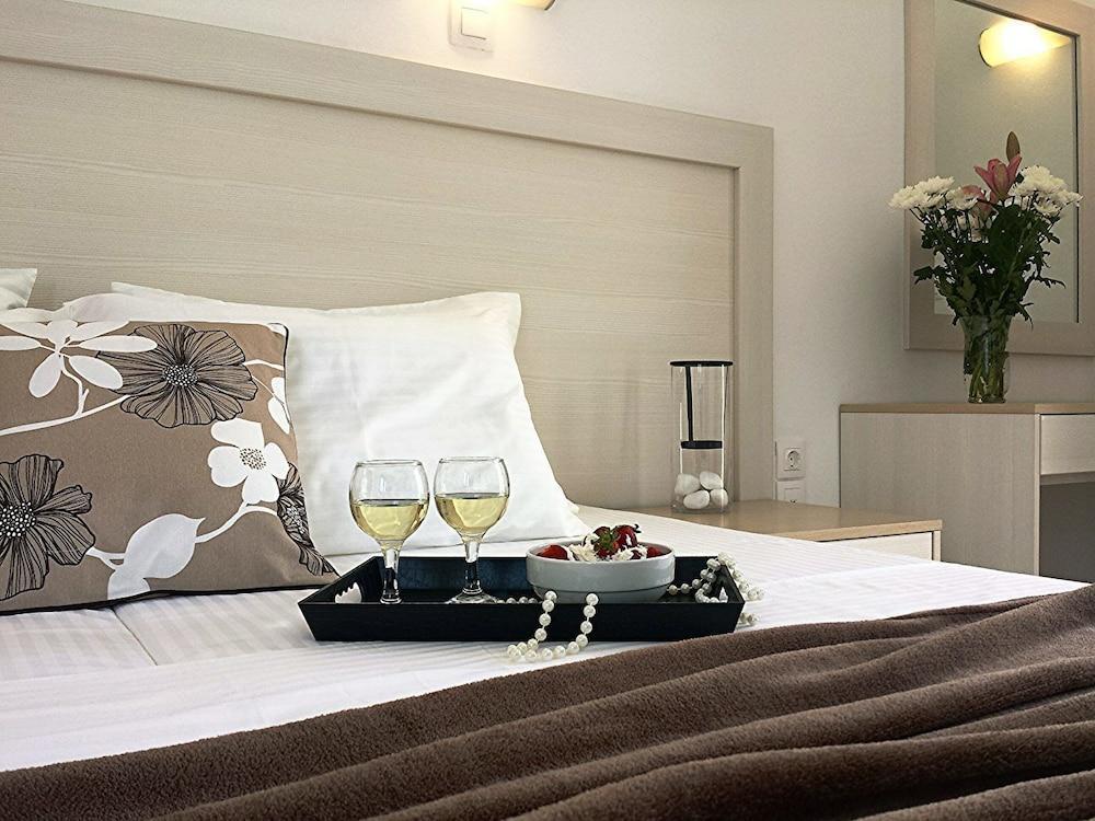 קליבס Crown Apartments מראה חיצוני תמונה